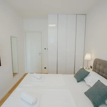 Sea 5 Apartment *