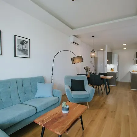 Sea 5 Apartment *