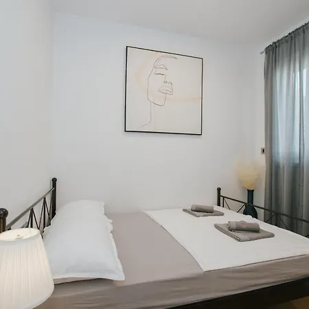 Sea 5 Apartment